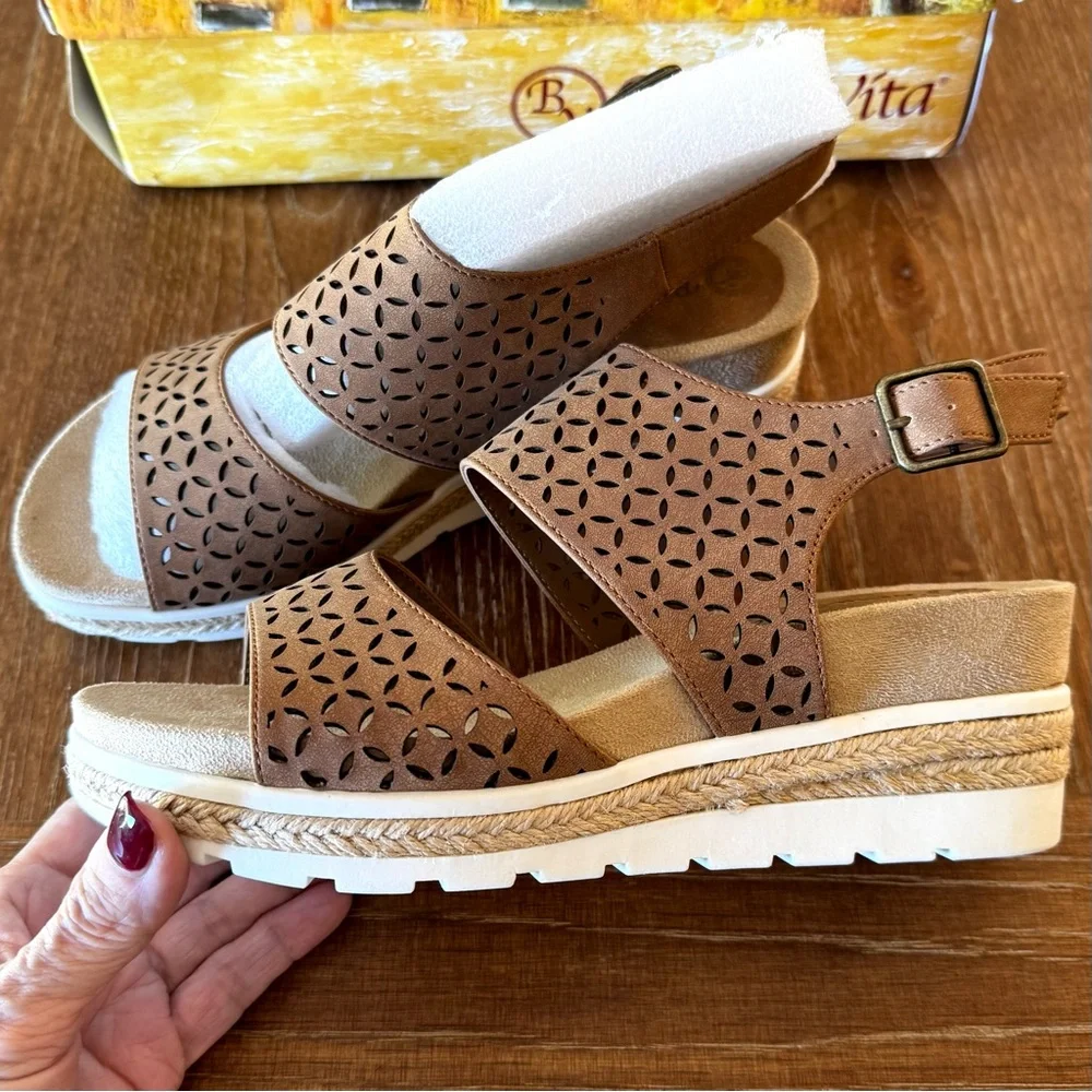NWT NARROW tan Bella Vita Inaya wedge sandals 8N - Picture 5 of 14